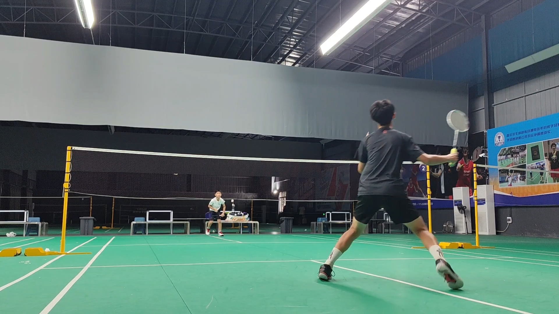 羽毛球单打羽毛球单打发球界限